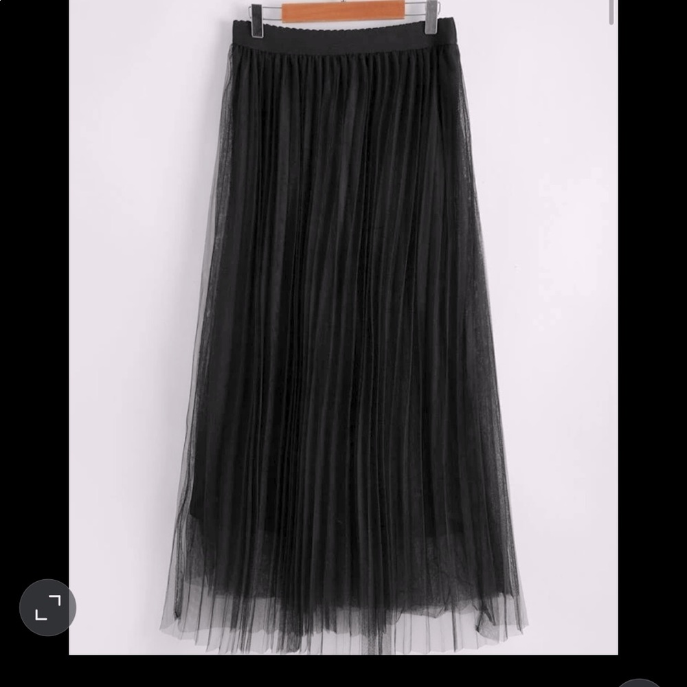 NEW Mesh overlay skirt